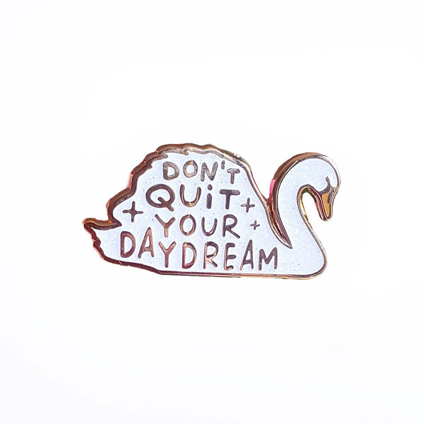 Anstecknadel Swan "Don't Quit Your Daydream" Weißer Schwan Emaille