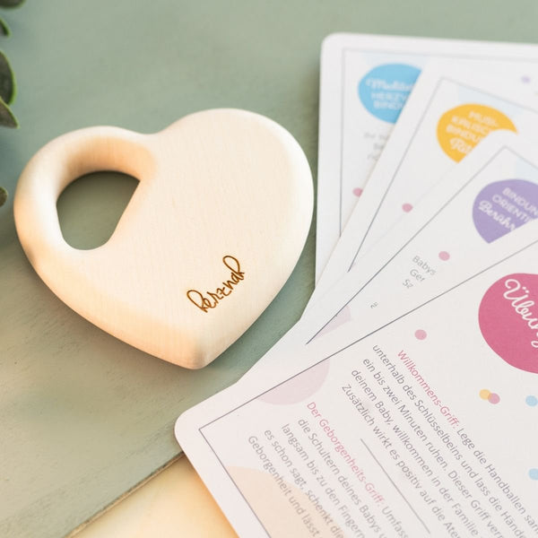 Baby Rasselgreifling “herznah” | Holzrassel und Klangspielzeug