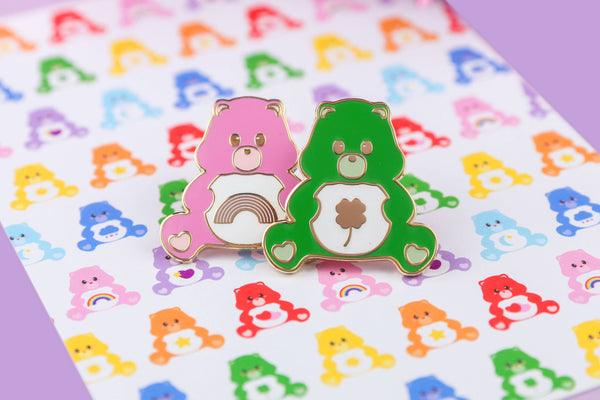 Anstecknadel Care Bear | Glücksbärchi grün Kleeblatt Pin