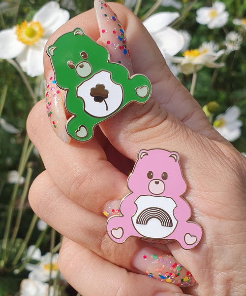 Anstecknadel Care Bear | Glücksbärchi grün Kleeblatt Pin