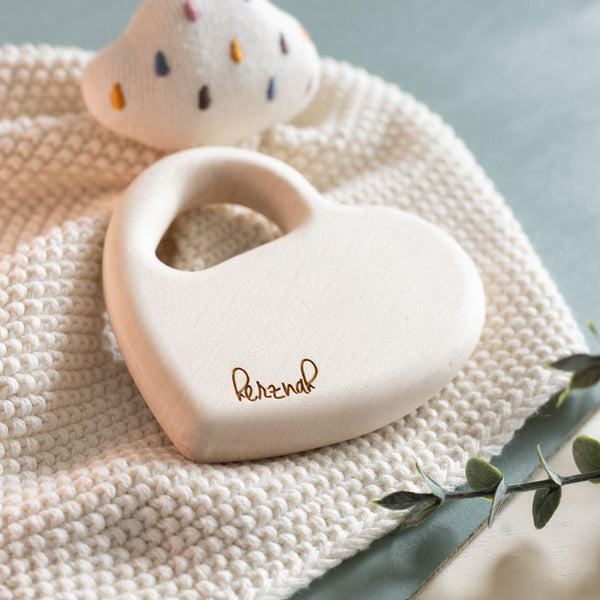 Baby Rasselgreifling “herznah” | Holzrassel und Klangspielzeug