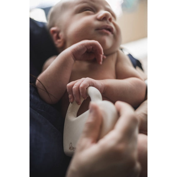 Baby Rasselgreifling “herznah” | Holzrassel und Klangspielzeug