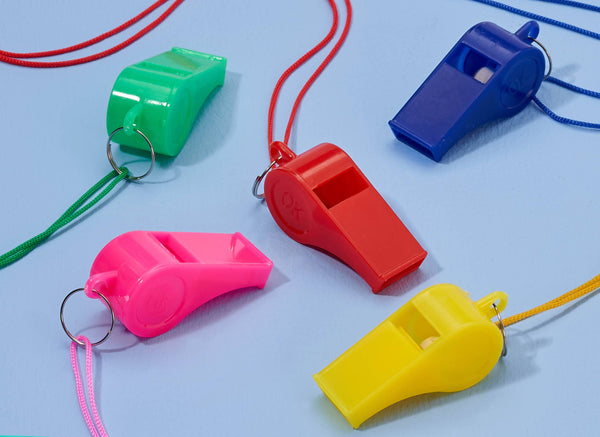 Bunte Pfeifen mit Umhängeband