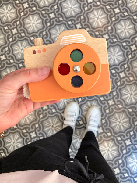 Kamera aus Holz orange