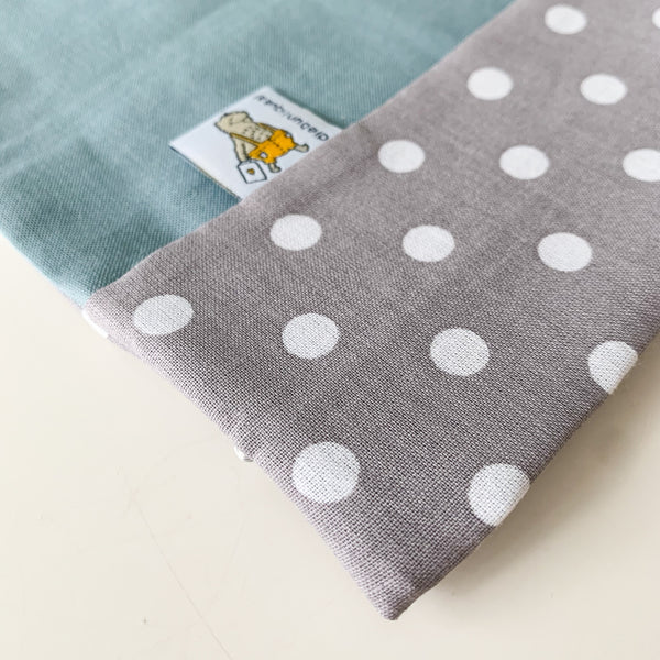 Mutter-Kind Pass Hülle - Polka Dots grau