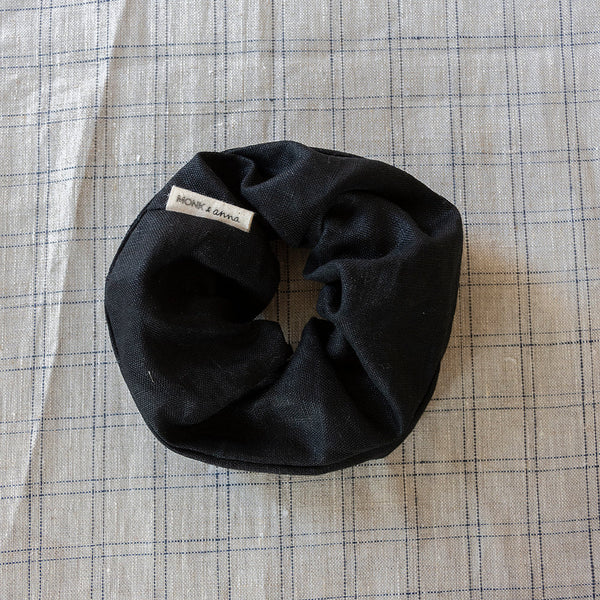 Scrunchie • black | Monk and Anna